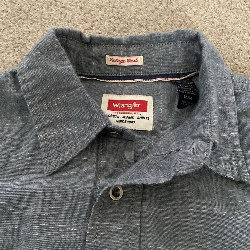 Wrangler Button-Down - Picture 2 of 4